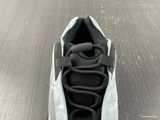 Blue GZ0711 MNVN 700 Yeezy Adidas Boost Tint 0709